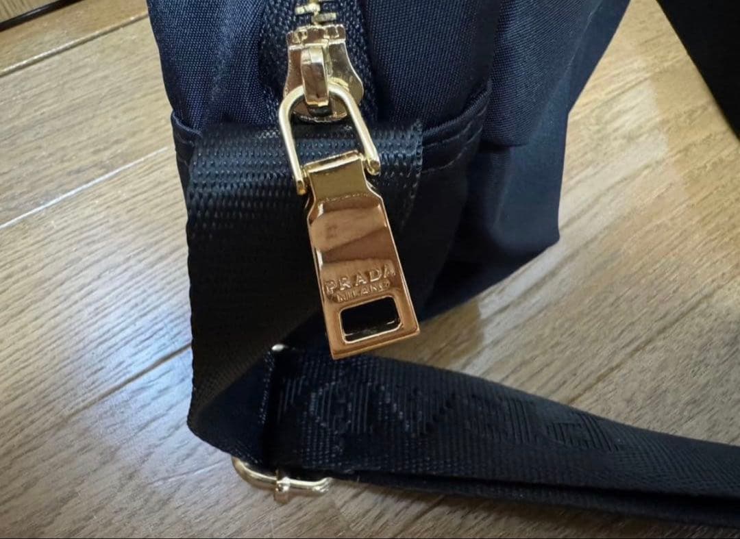 PRADAブラック ショルダーバッグ