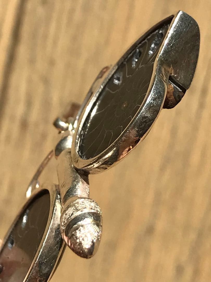 【限定出品】マダガスカル産　ブラックアンモナイト化石使用　ペンダントトップ　蝶々