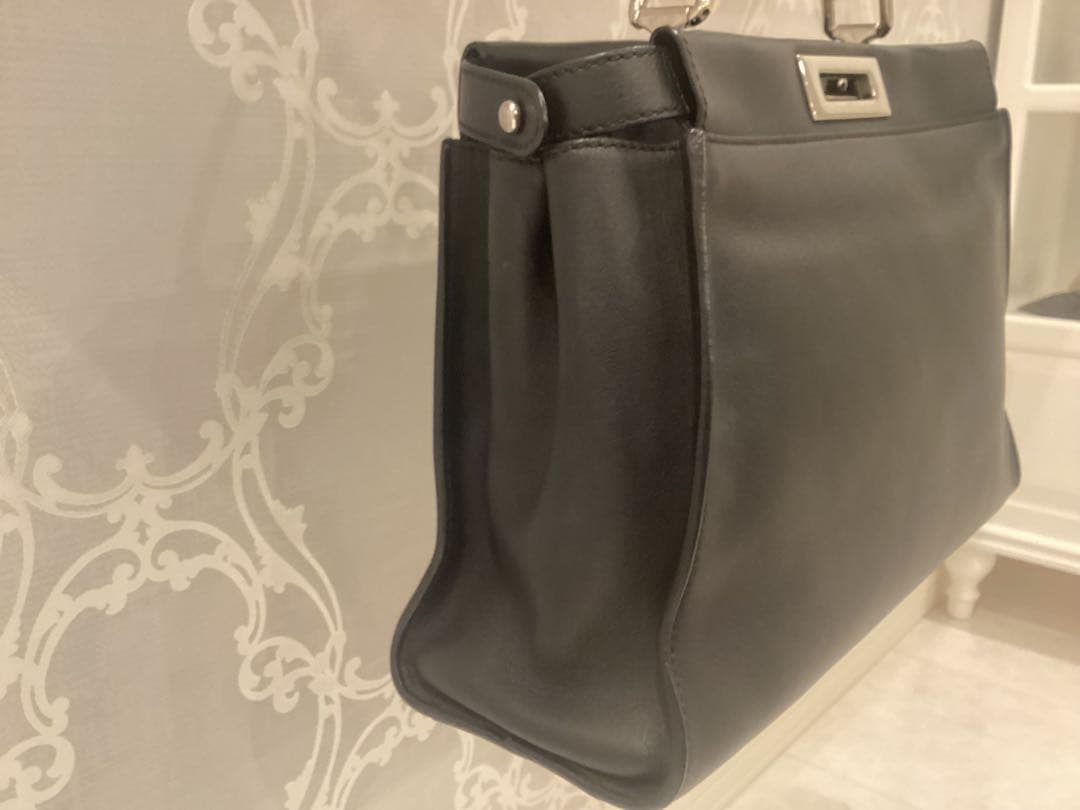 FENDI ピーカブー レギュラー ブラック　ショルダーバッグ