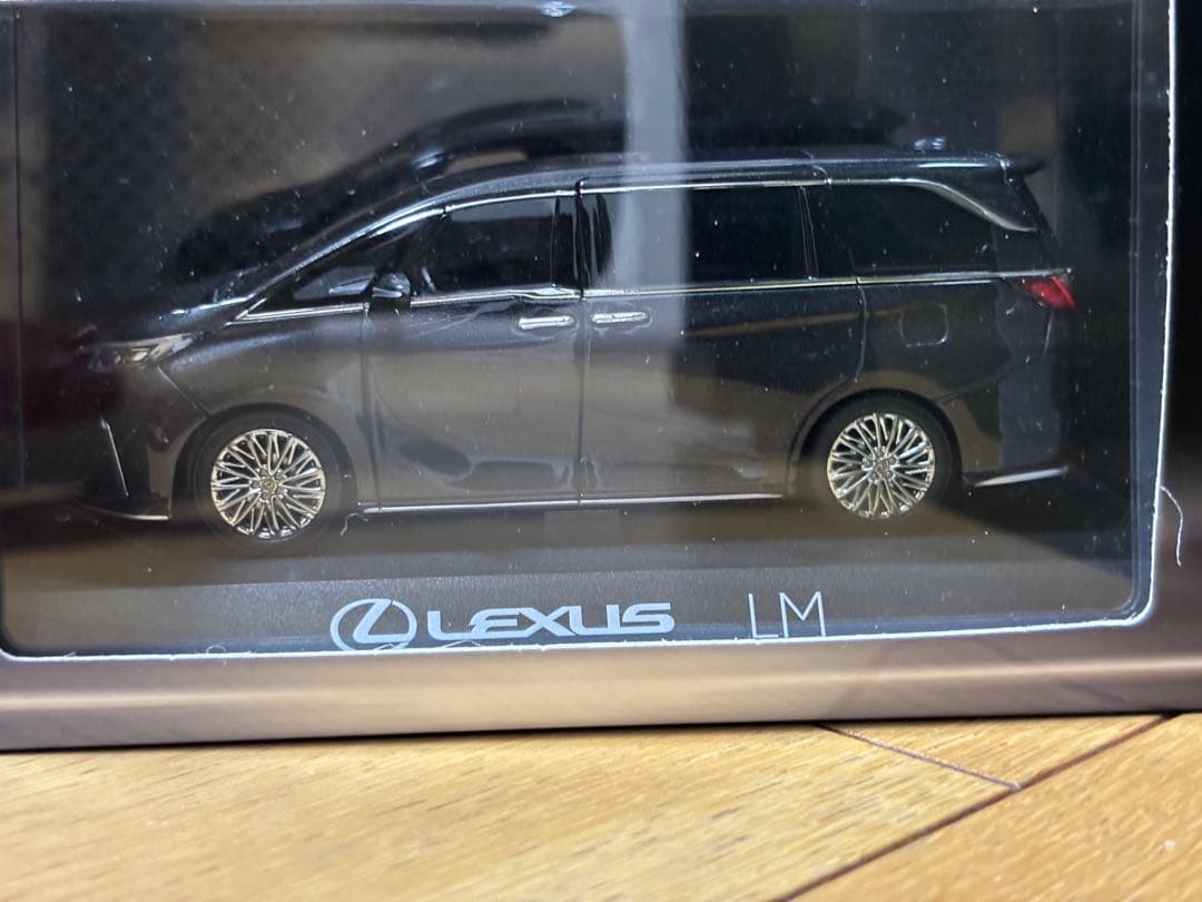 Lexus LM 1/43スケールミニカー　kyosho 京商