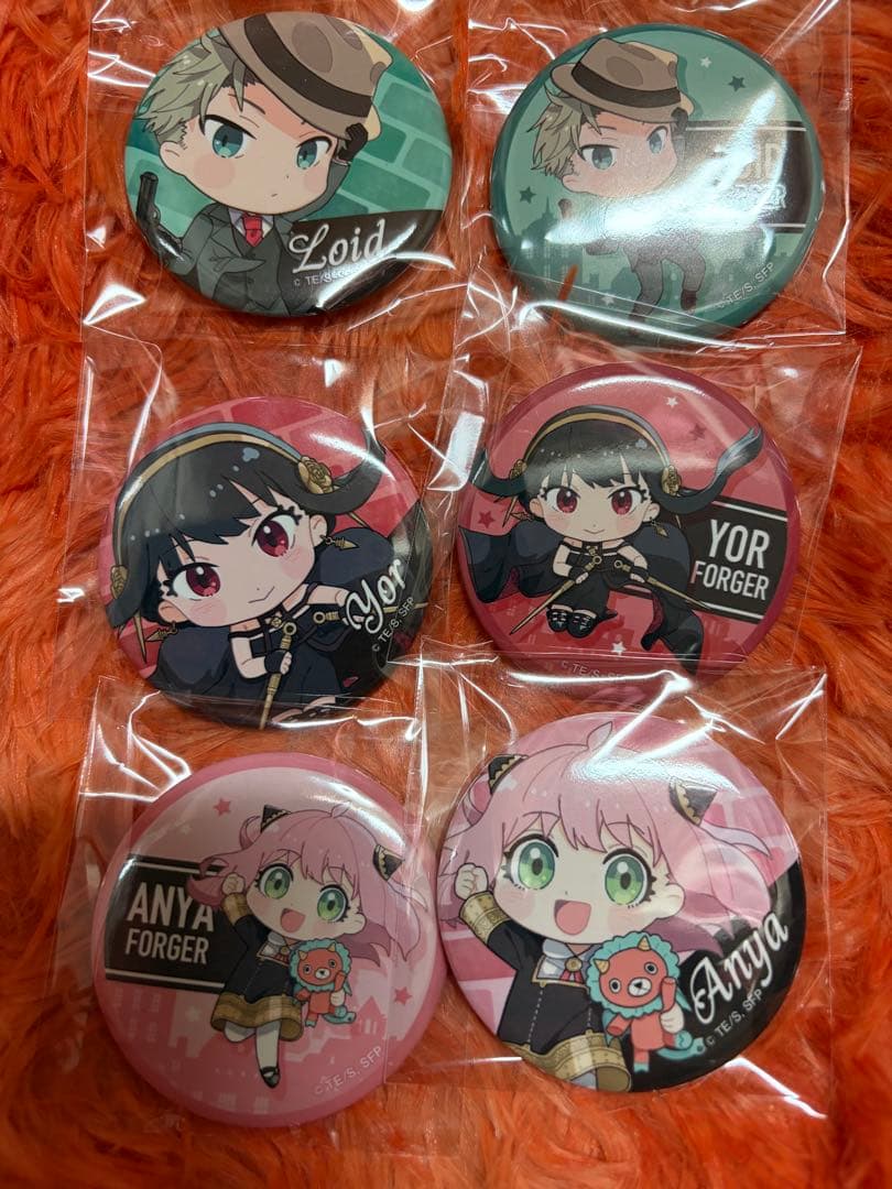 スパイファミリーグッズセット　缶バッジキーホルダー等