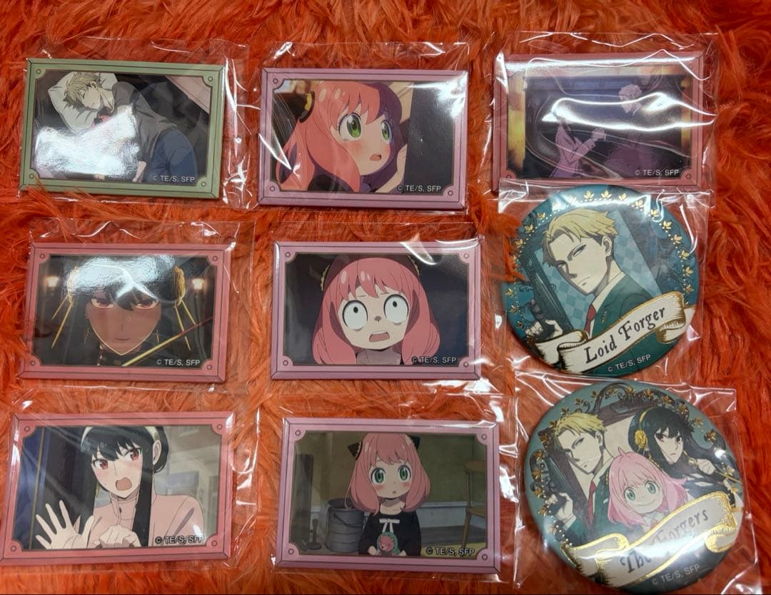 スパイファミリーグッズセット　缶バッジキーホルダー等