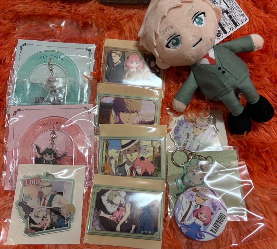 スパイファミリーグッズセット　缶バッジキーホルダー等