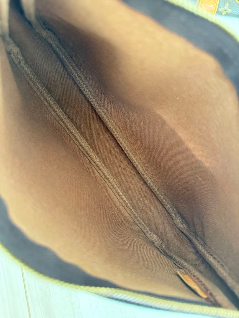 ルイ・ヴィトン LUIS VITTONモノグラム ハンドバッグ　ポシェット