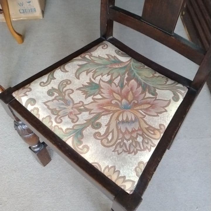 木製 英国スタイル 椅子 　イギリス式　イングランド式　花柄クッション付き