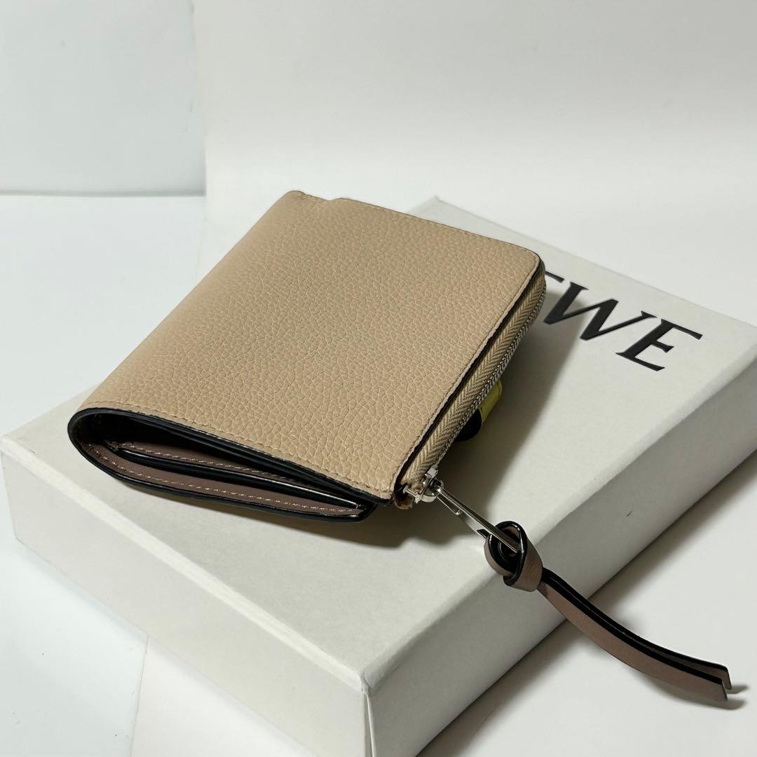 ロエベ アナグラム スリムジップ バイフォールド 二つ折り財布 レザー