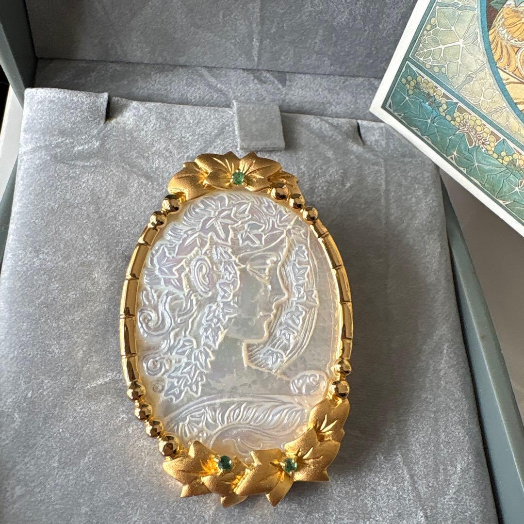 白蝶貝カメオ　ミュシャ(アイビー)IEI ペンダントトップOrブローチにも