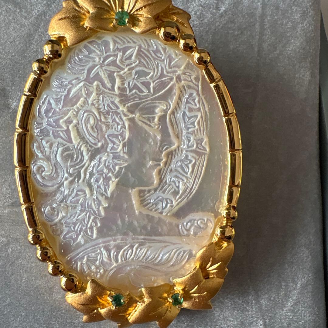 白蝶貝カメオ　ミュシャ(アイビー)IEI ペンダントトップOrブローチにも