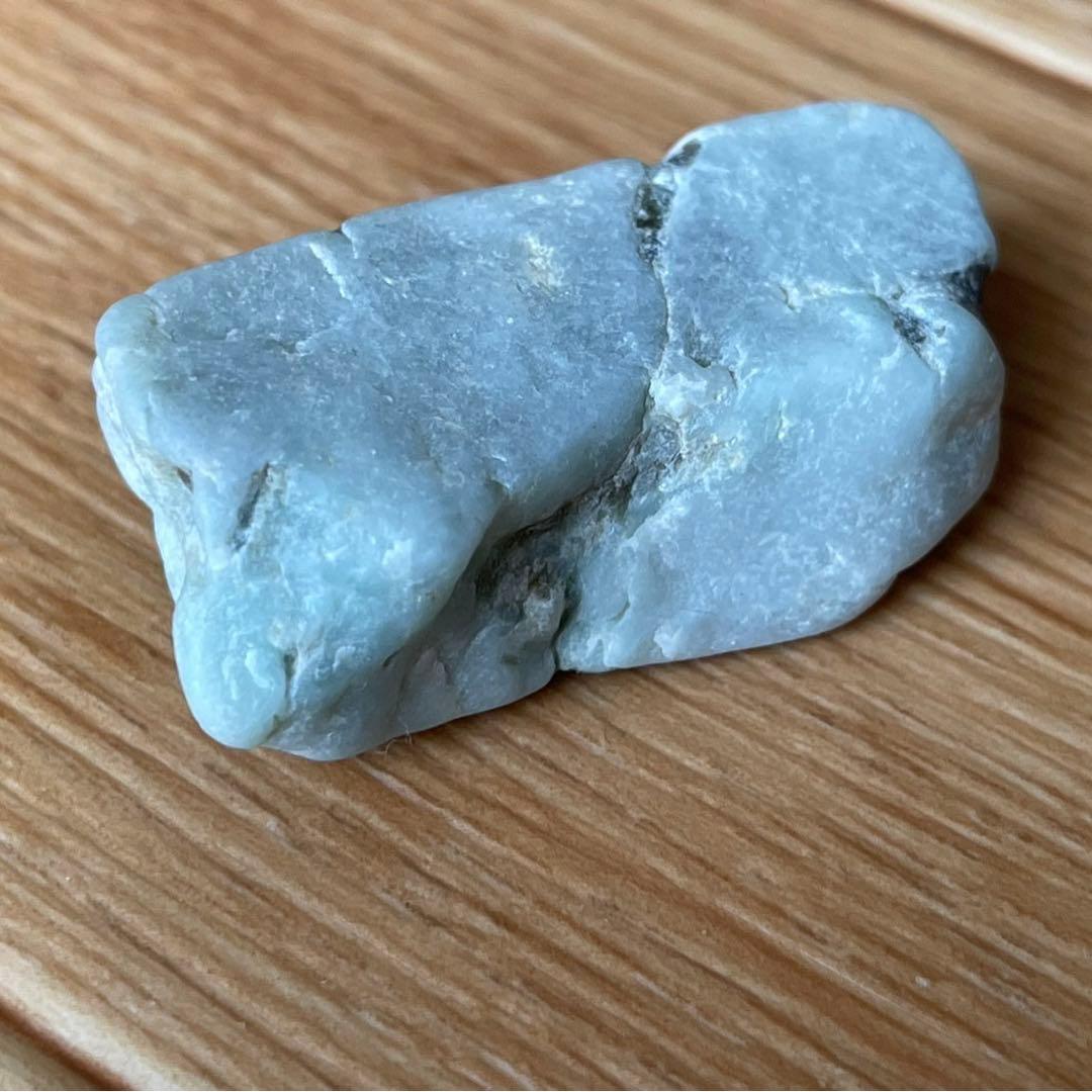 糸魚川 翡翠原石 薄緑