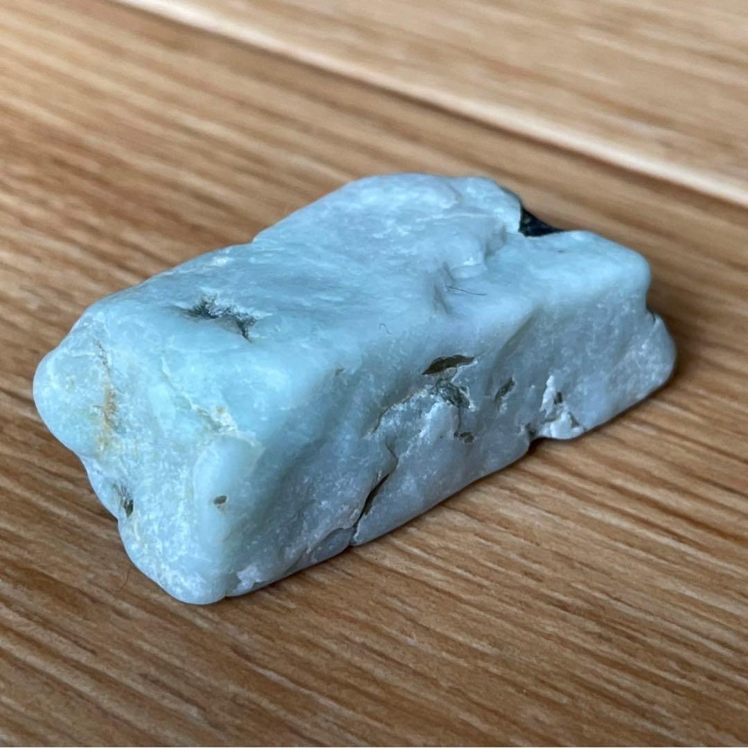 糸魚川 翡翠原石 薄緑