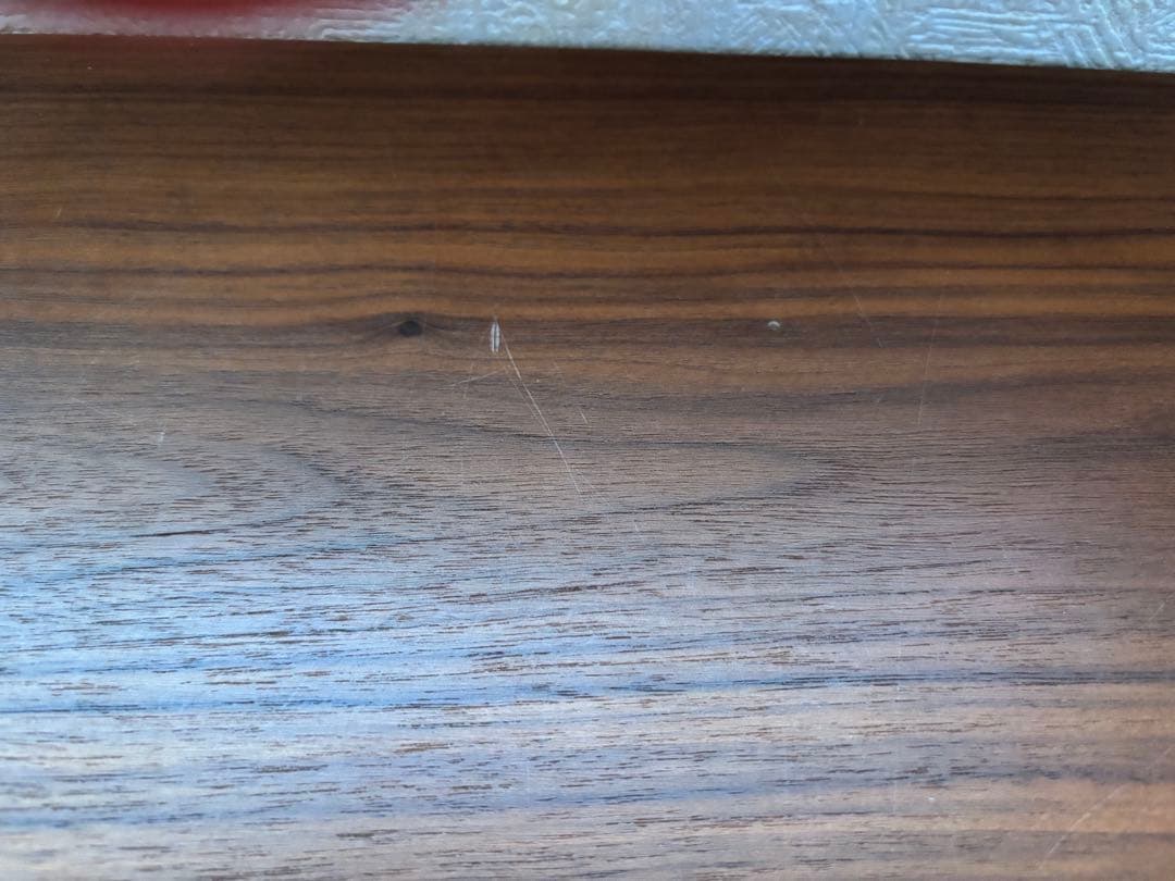 ウォルナット材のダイニングテーブル