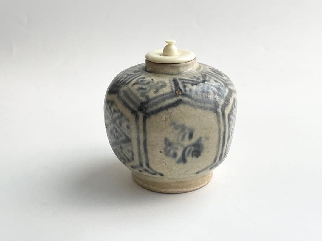 骨董　アンティーク　安南　染付　茶入　振り出し　小壺　亀甲紋様　ベトナム古陶