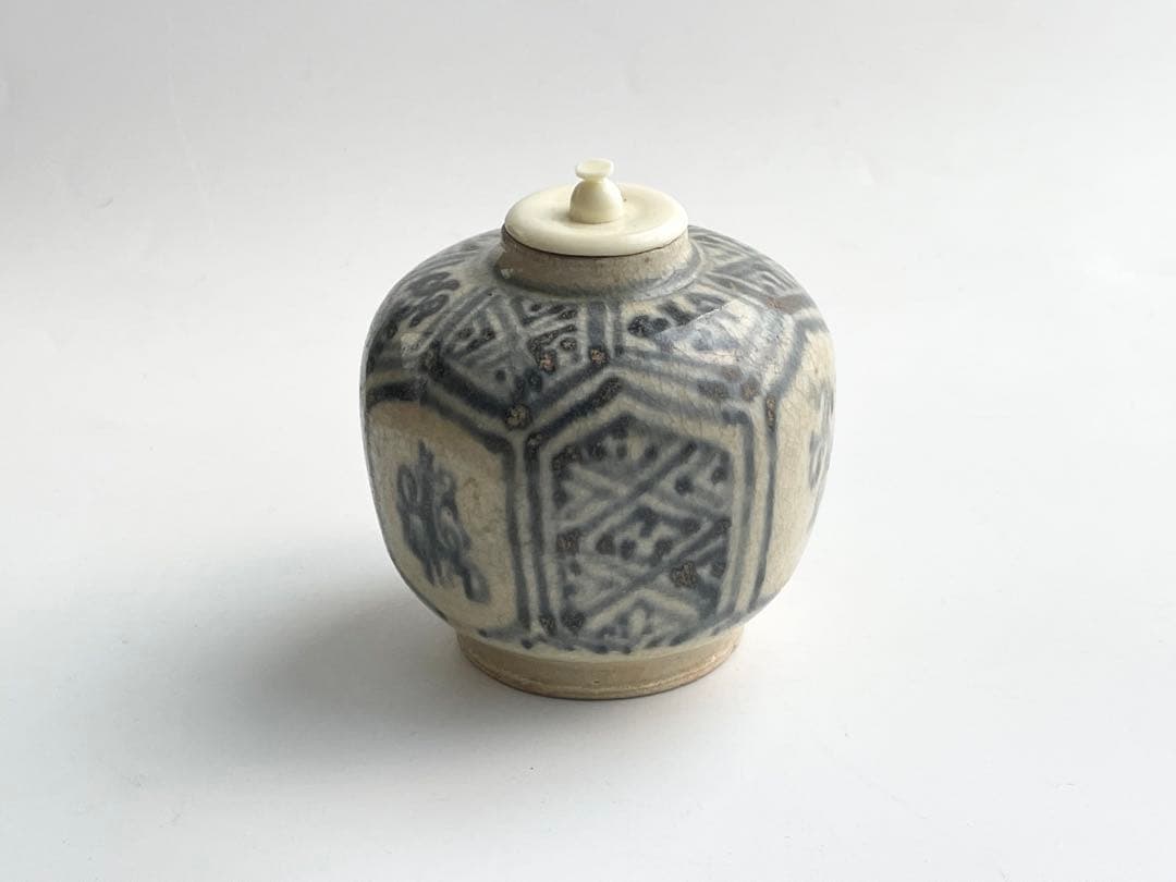 骨董　アンティーク　安南　染付　茶入　振り出し　小壺　亀甲紋様　ベトナム古陶