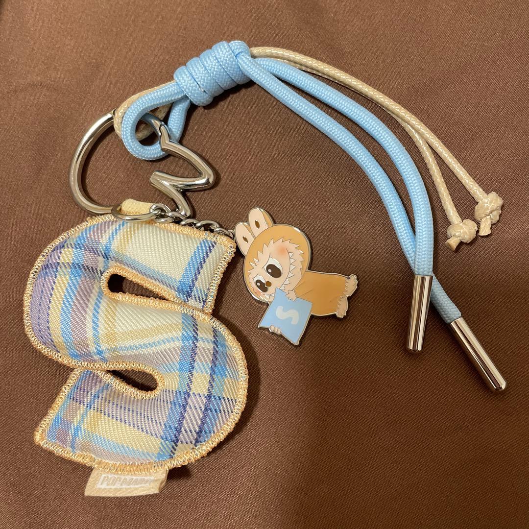 ラブブ　LABUBU PIN FOR LOVE アルファベットペンダント　S