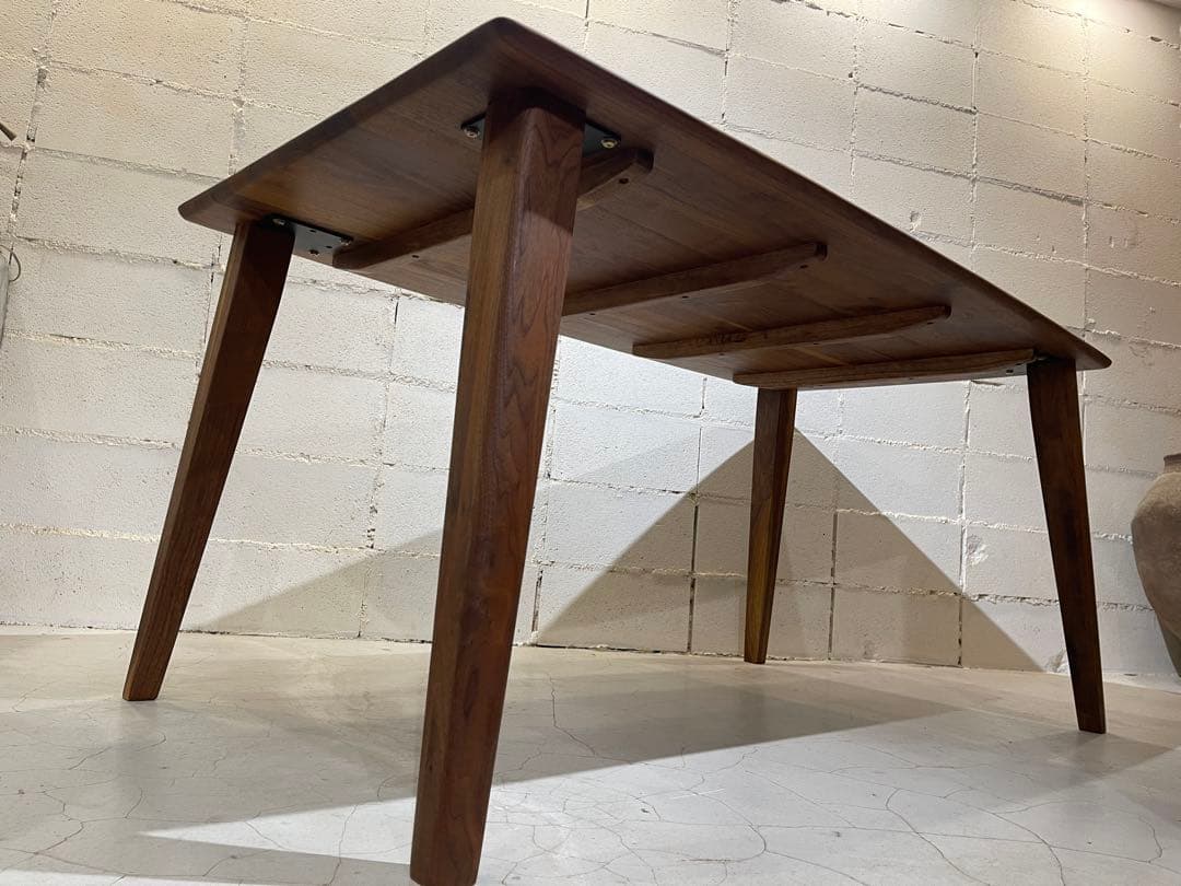 美品　ウォールナット無垢材　ダイニングテーブル　大塚家具　フィガロ　北欧　モダン