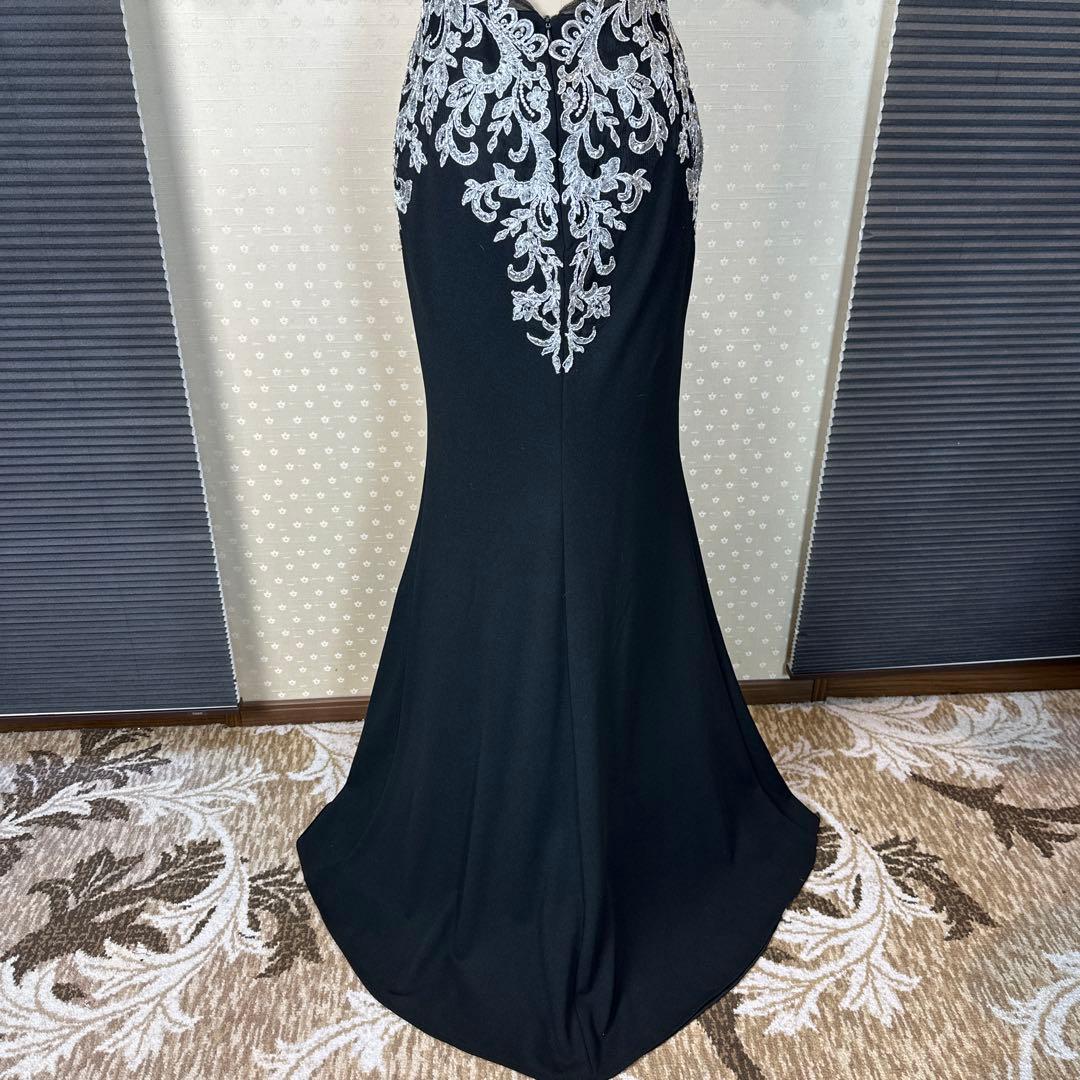 ブラックハイネック刺繍ドレス