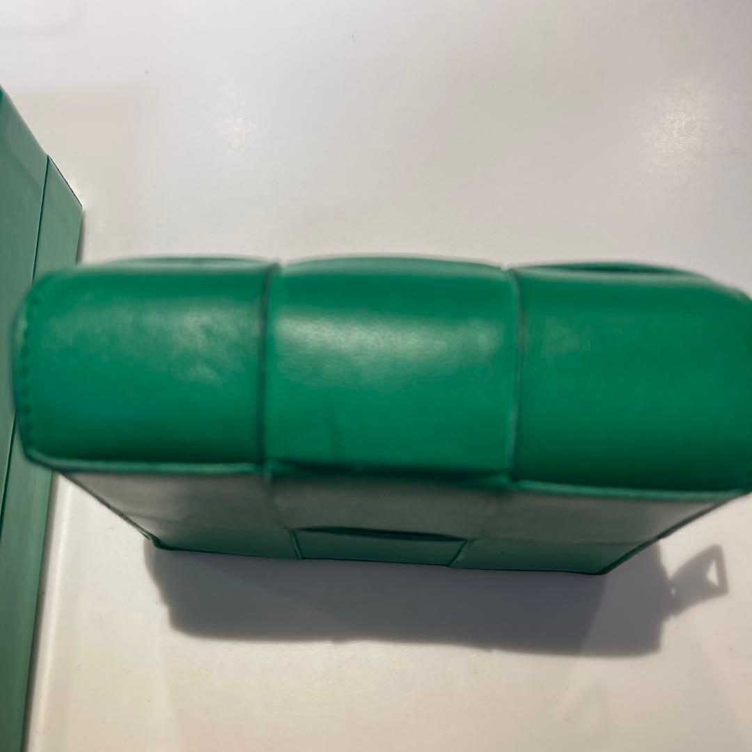 BOTTEGA VENETA グリーン二つ折り財布