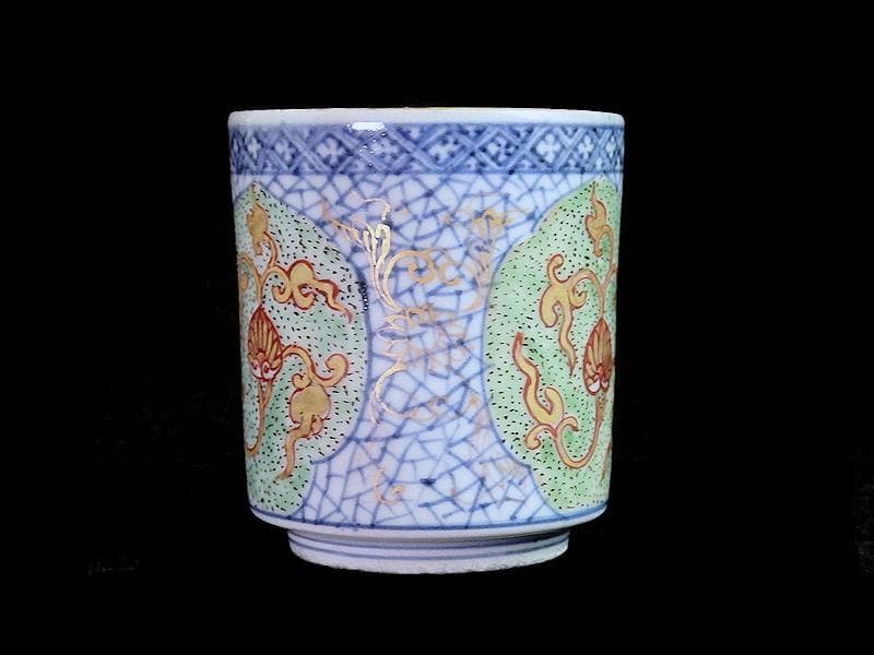 古伊万里　染錦　一つ葵に唐草　氷裂紋の図　のぞき　猪口　E211AS-BXg