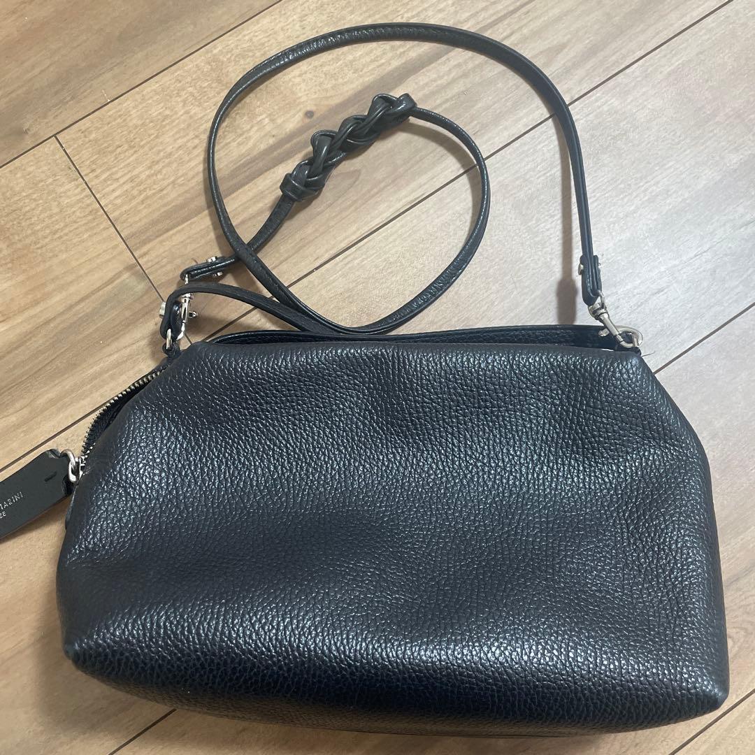 GIANNI CHIARINI レザーショルダーバッグ ブラック　アリファM