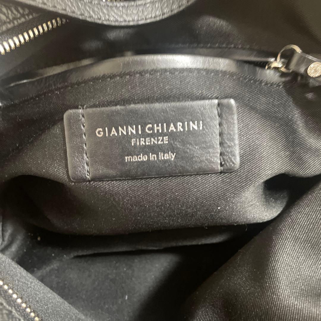 GIANNI CHIARINI レザーショルダーバッグ ブラック　アリファM