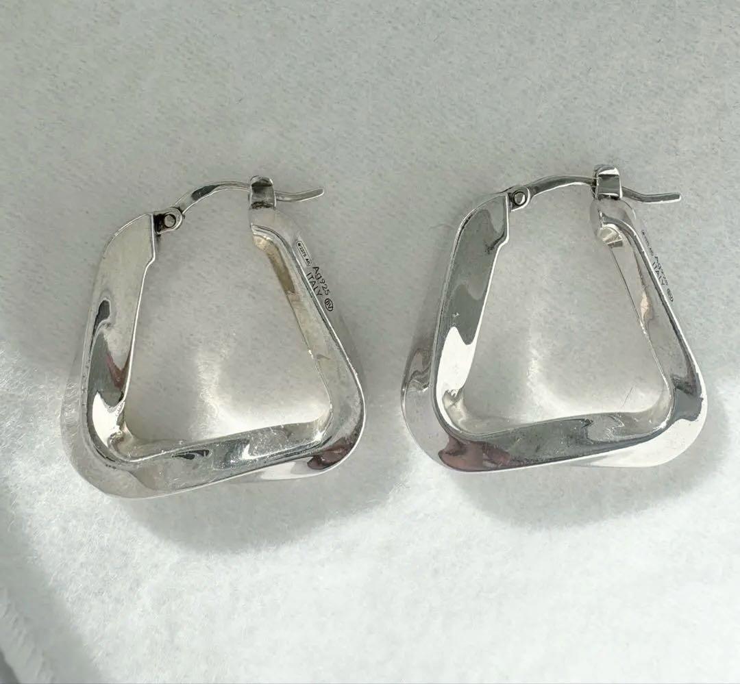 美品BOTTGA VENETA ツイスト トライアングル フープピアス スモール