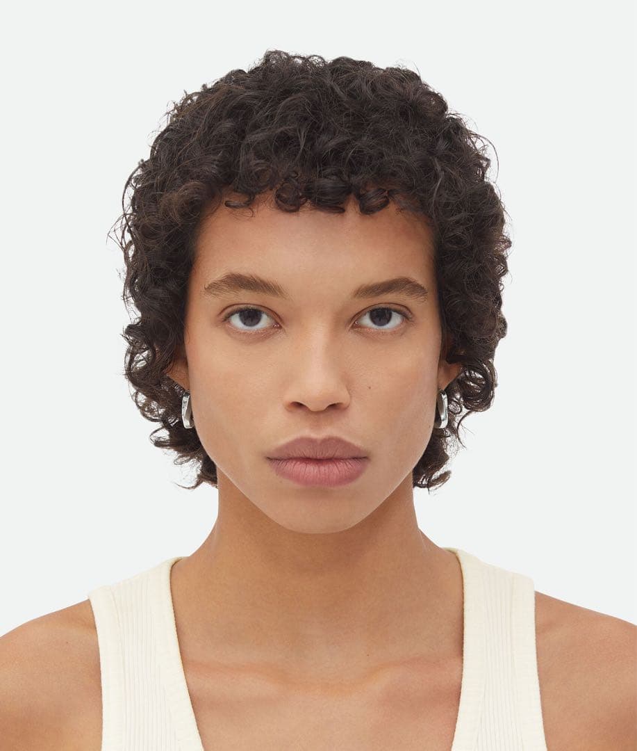 美品BOTTGA VENETA ツイスト トライアングル フープピアス スモール