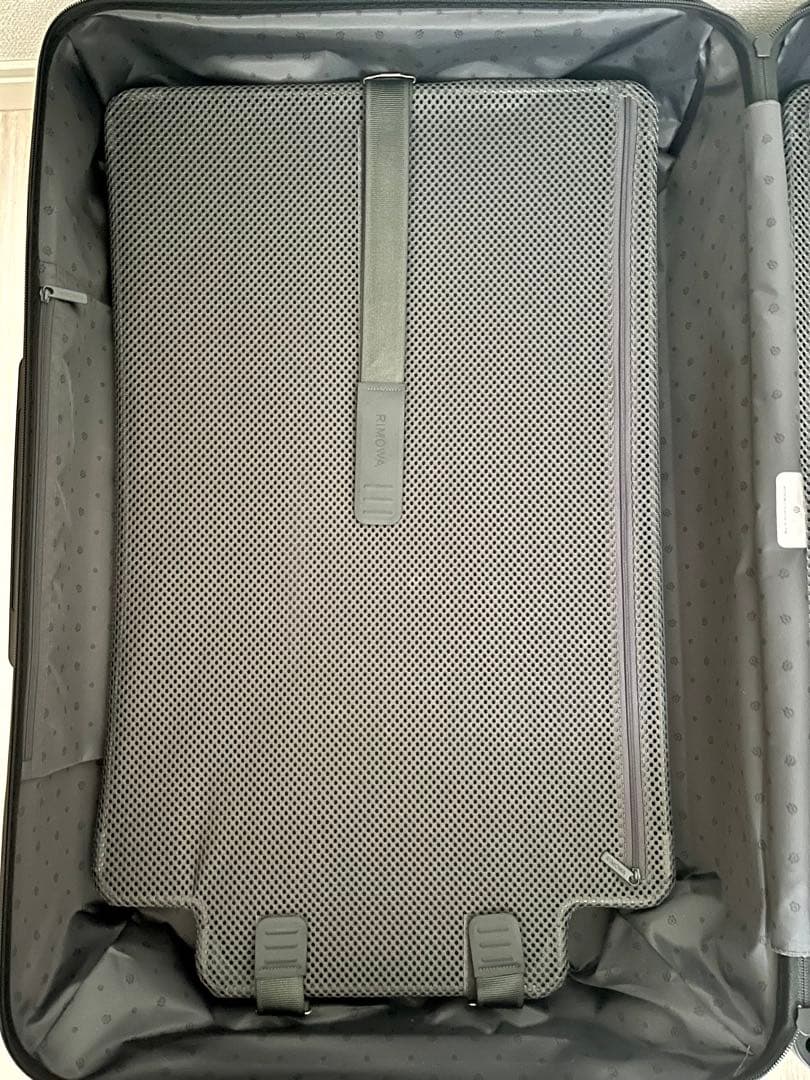 RIMOWA（リモア）スーツケース　エッセンシャル　チェックインL