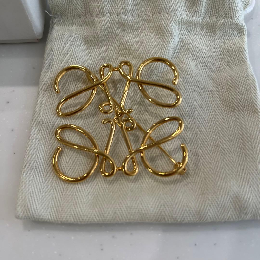 LOEWE ゴールドリボンブローチ　ロエベ　ブローチ