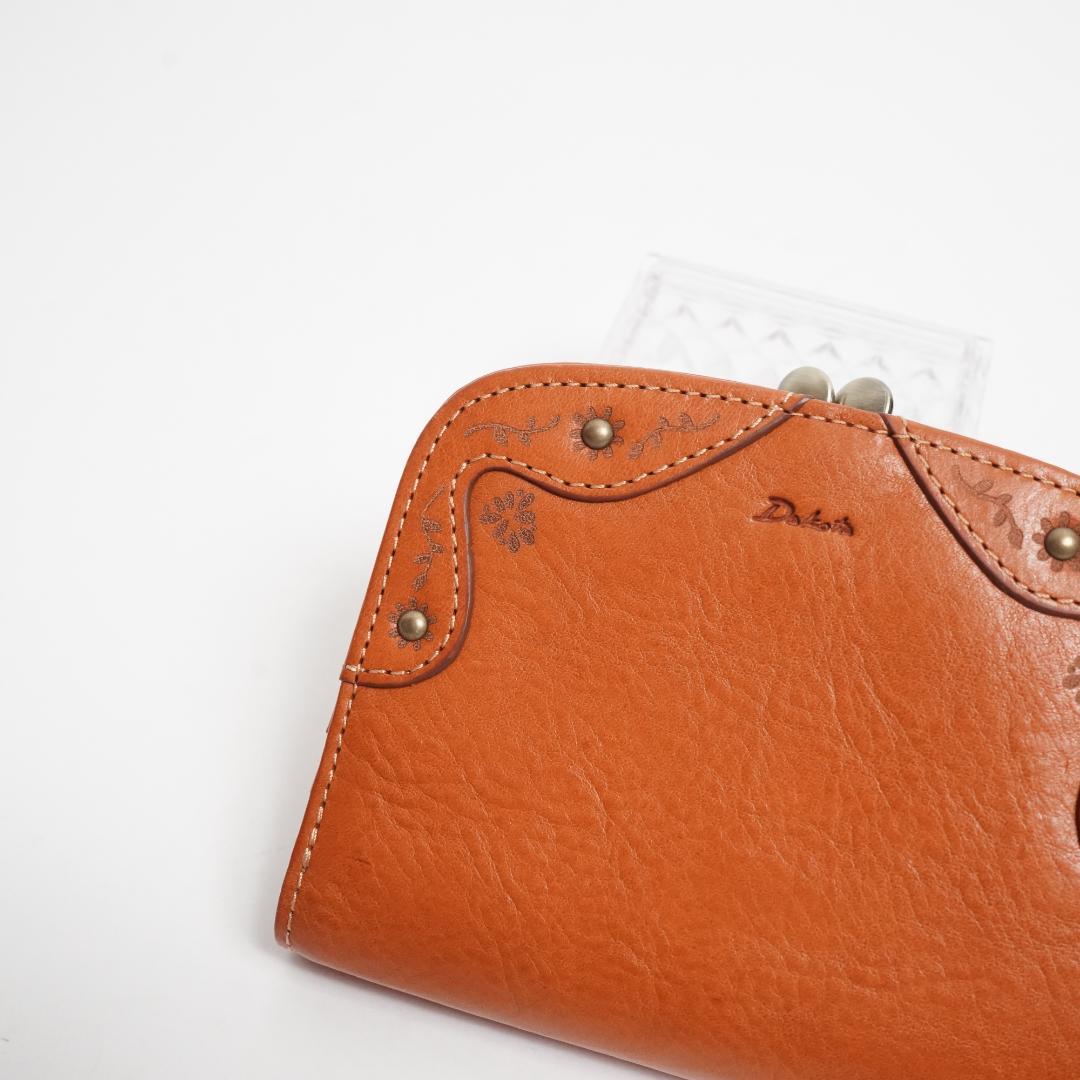 【未使用級】ダコタ 小銭入れ付き二つ折り財布 レザー がま口 マーゴット
