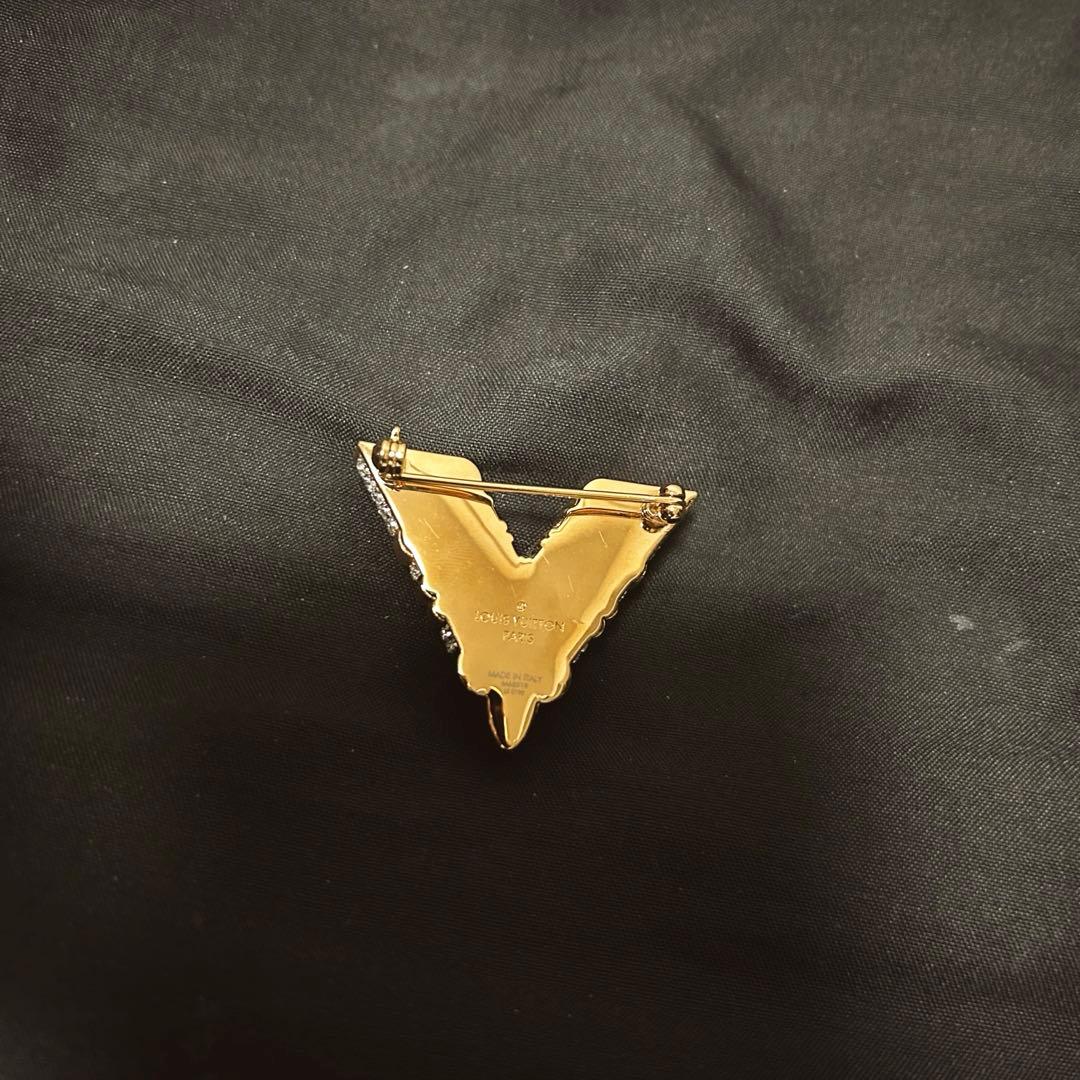 【正規品・美品】ルイヴィトン　ブローチ　ブローシュ　V