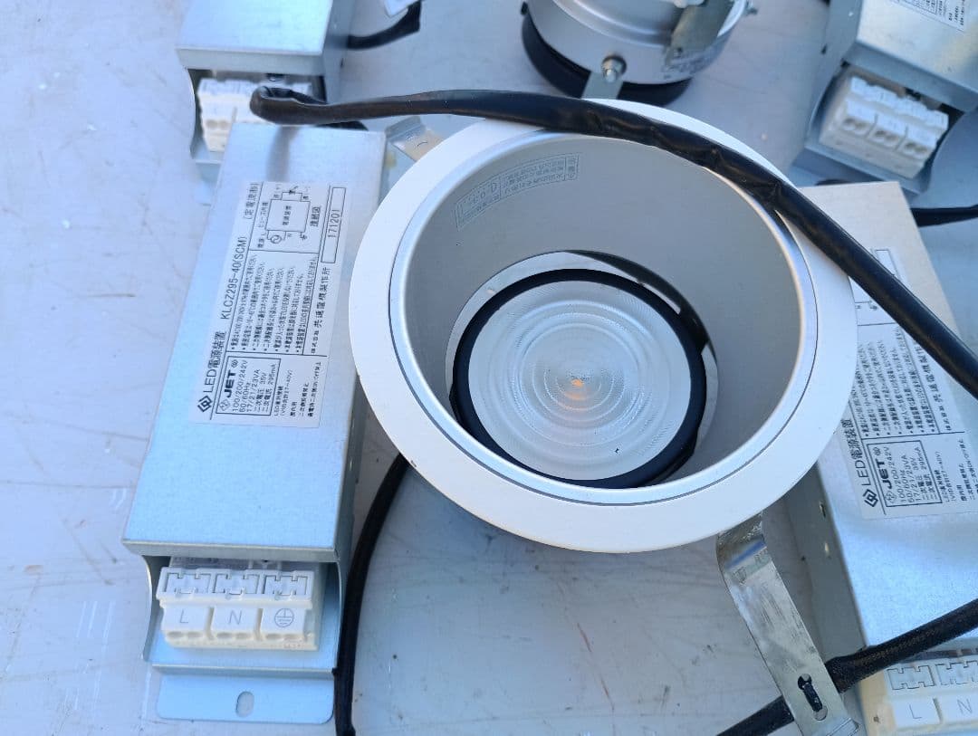 e*0様 3210)LEDダウンライト　１６個　穴径１００ｍｍ　３０００K　＋