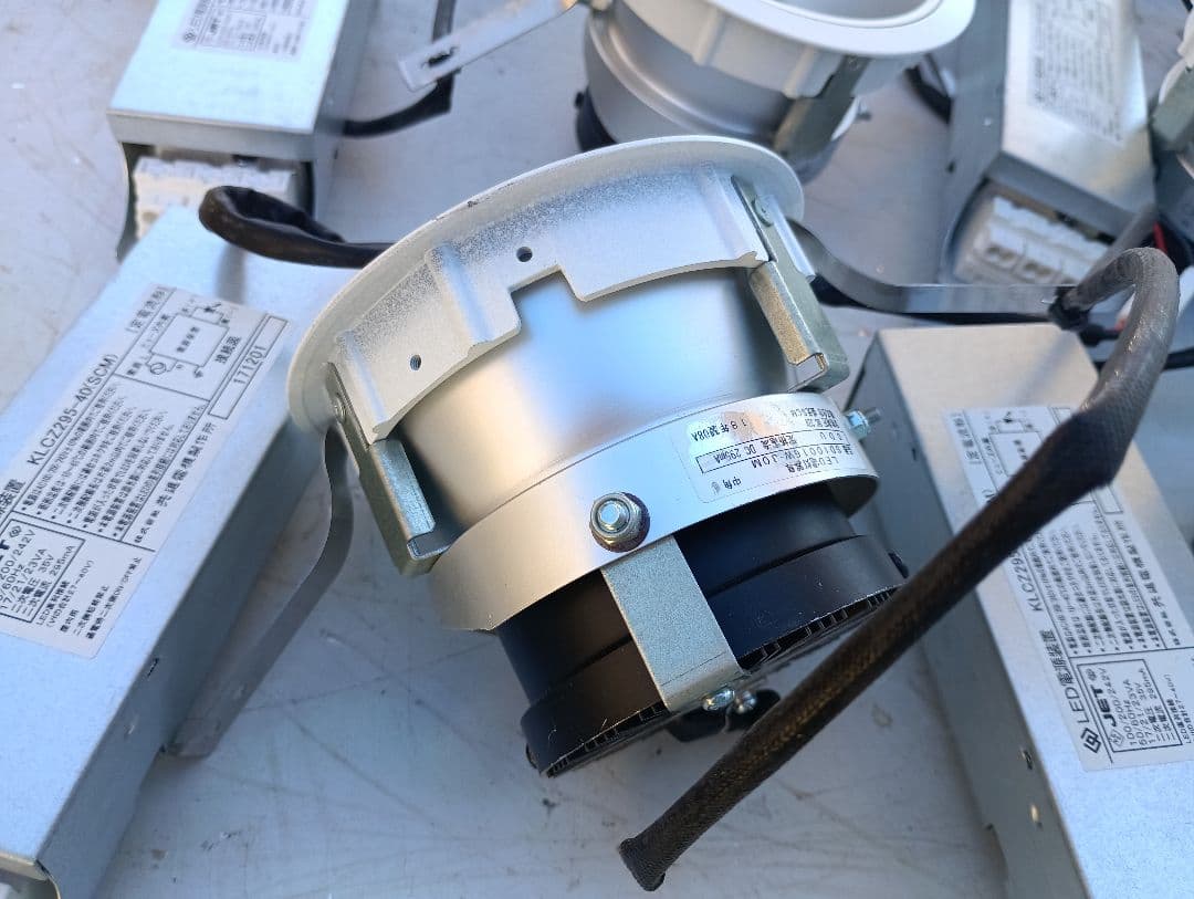 e*0様 3210)LEDダウンライト　１６個　穴径１００ｍｍ　３０００K　＋