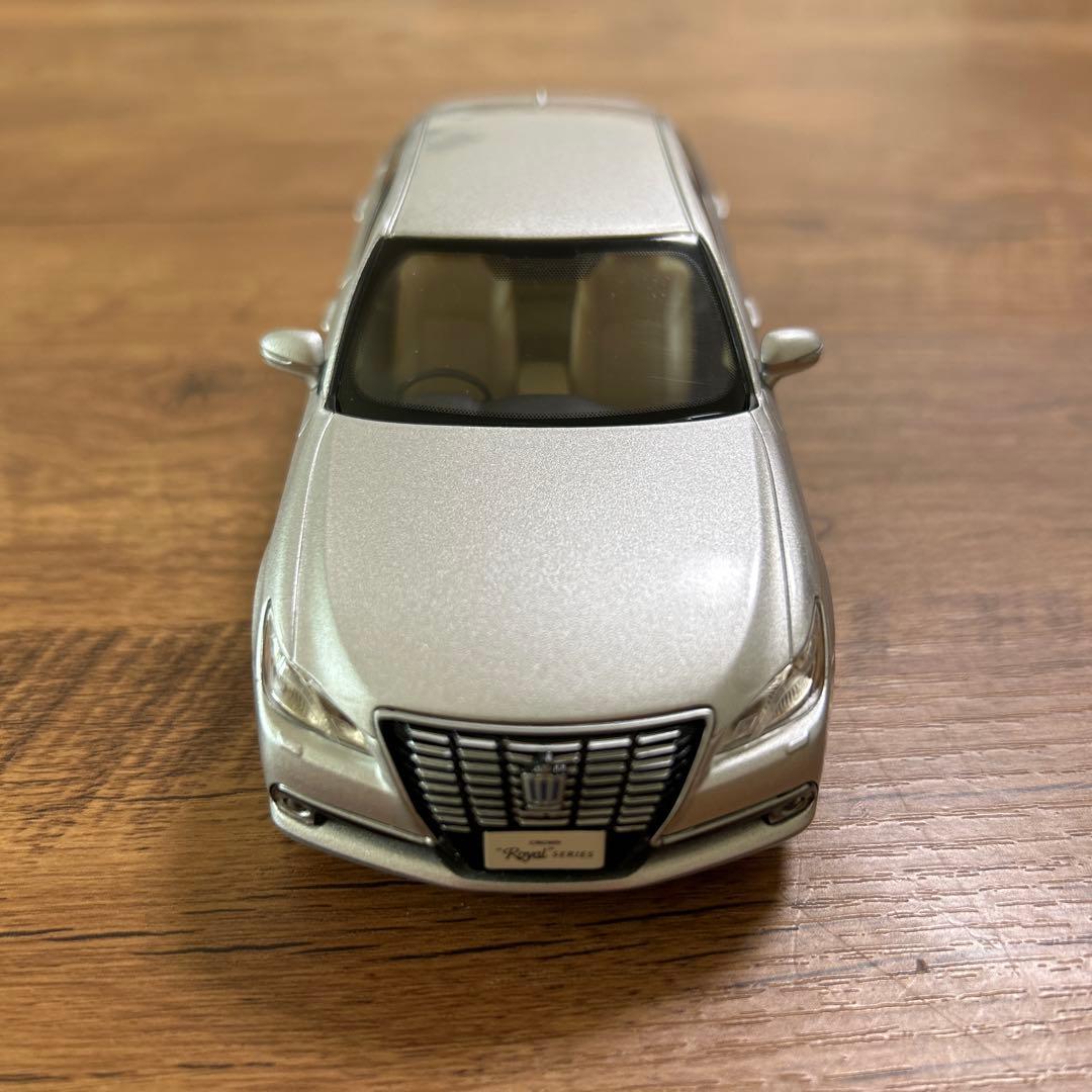 美品　非売品トヨタ クラウンミニカー 1F7 シルバーメタリック