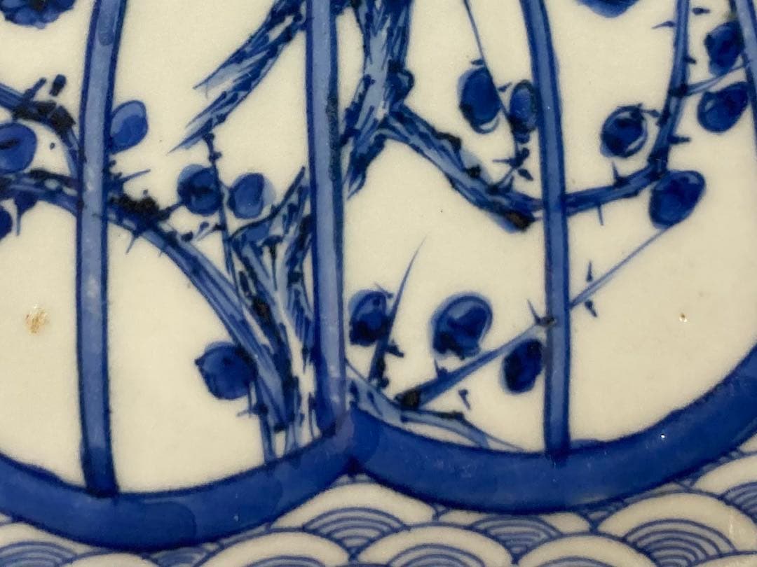 B367b 兜図染付変形皿 1枚　保存用桐箱・皿立付　伊万里焼　江戸時代