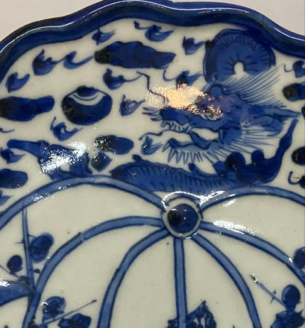 B367b 兜図染付変形皿 1枚　保存用桐箱・皿立付　伊万里焼　江戸時代