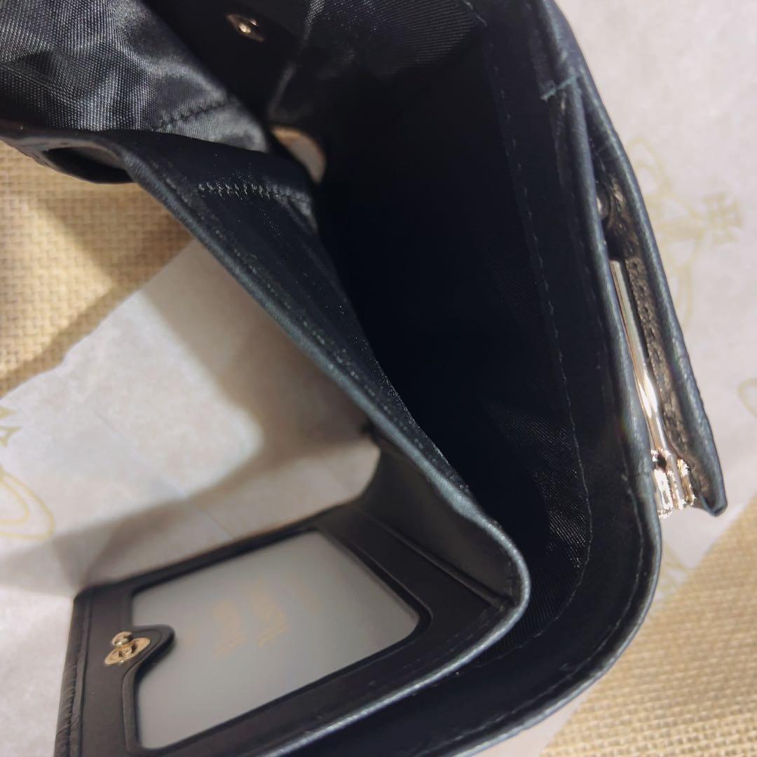 Vivienne Westwood黒 エンボス加工 三つ折り財布