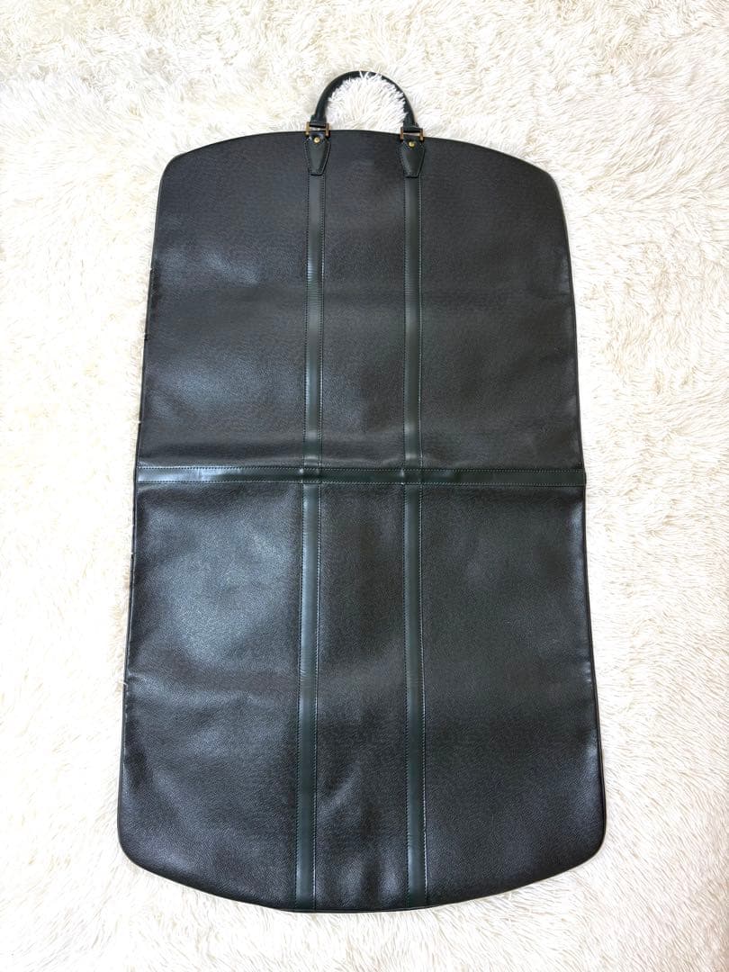 ルイ ヴィトン タイガ ベーリング ガーメントバッグ M30134 グリーン