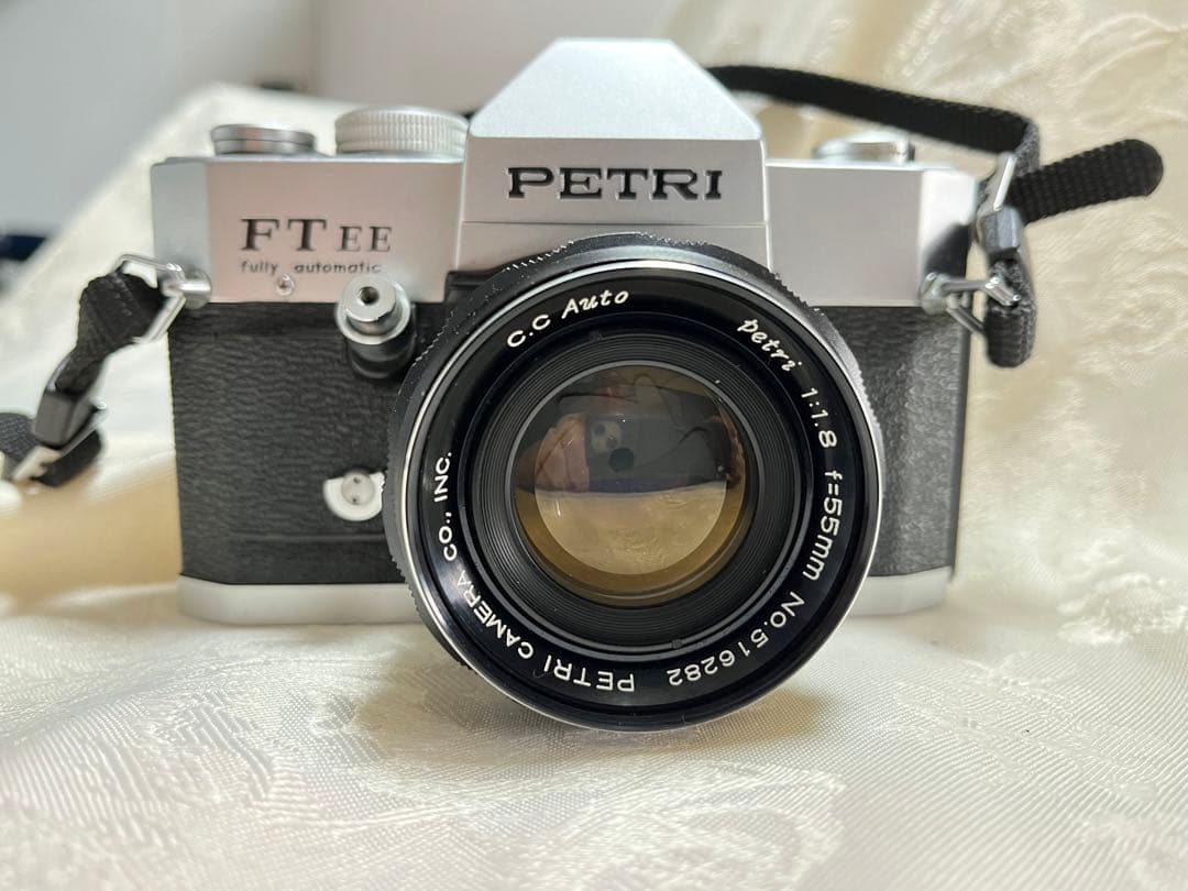 ペトリPÉTRI　ボケがきれいなf1.8の明るいレンズ　　希少カメラ