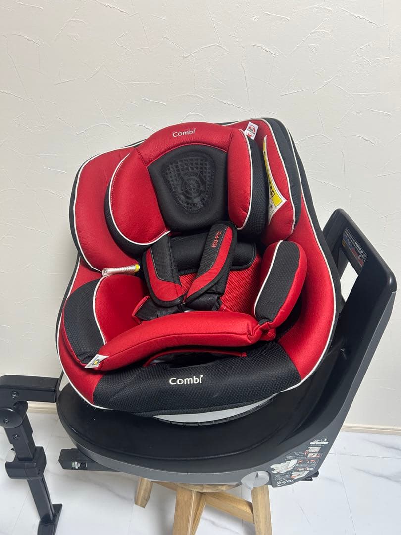 Combi ネルーム ISOFIXレザーレッド　チャイルドシート　エッグショック
