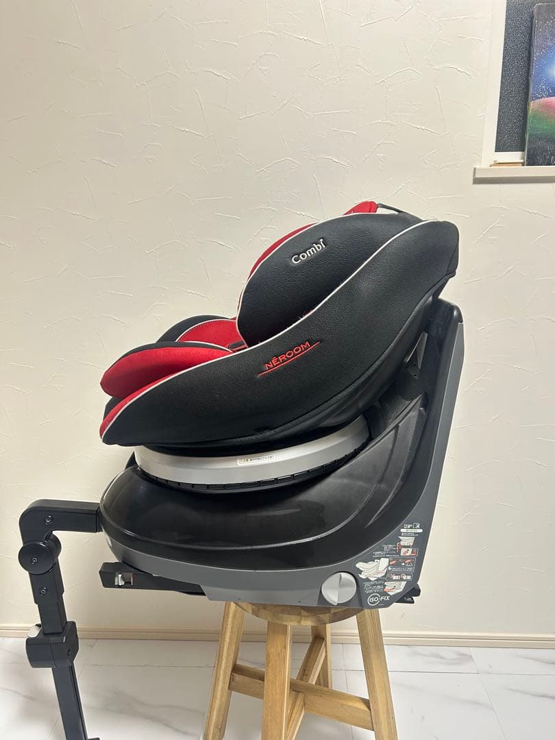 Combi ネルーム ISOFIXレザーレッド　チャイルドシート　エッグショック