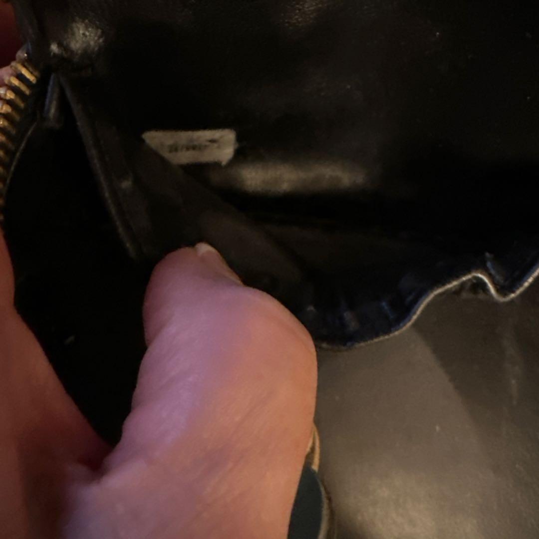 CHANEL ブラックレザーバニティバッグ