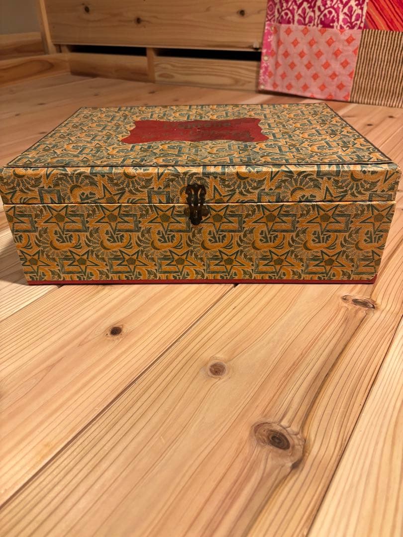 ベルギーアンティーク　Dentelle aux Fuseaux ボックス