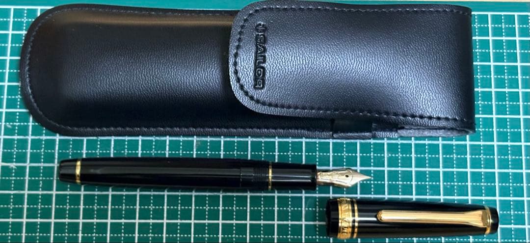 【匿名配送】セーラー 万年筆 黒 M 14K ペンケース付き