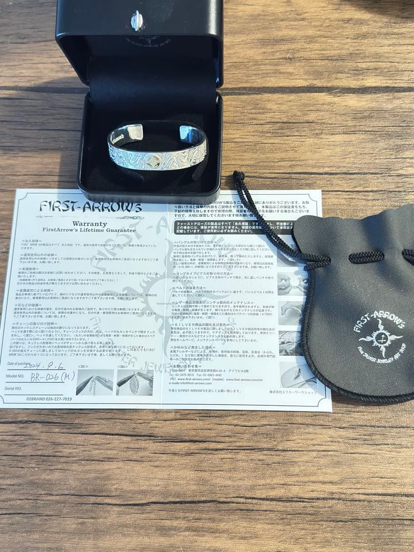 ファーストアローズ アラベスク唐草彫り バングル品番br-026