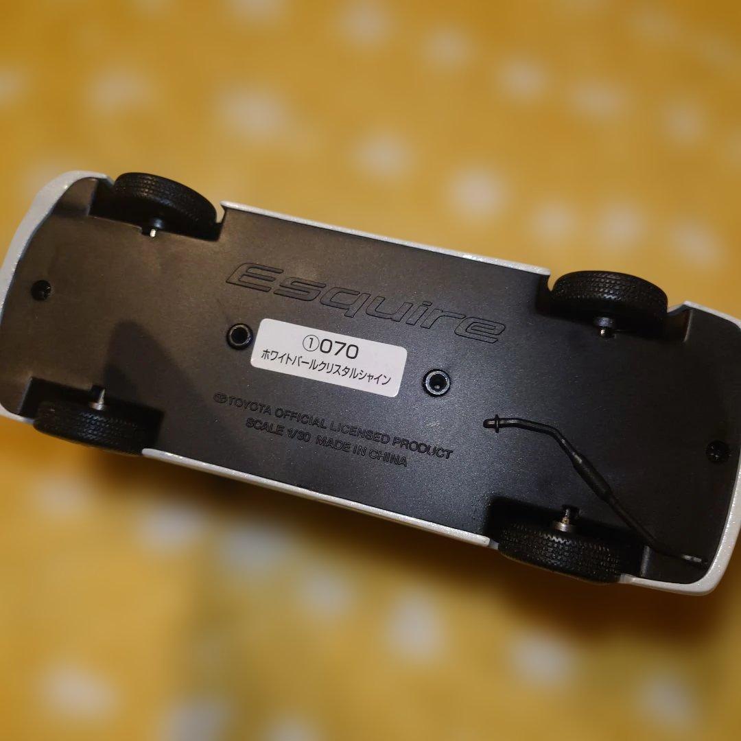 Esquire ミニカー 070 ホワイトパールクリスタルシャイン　模型
