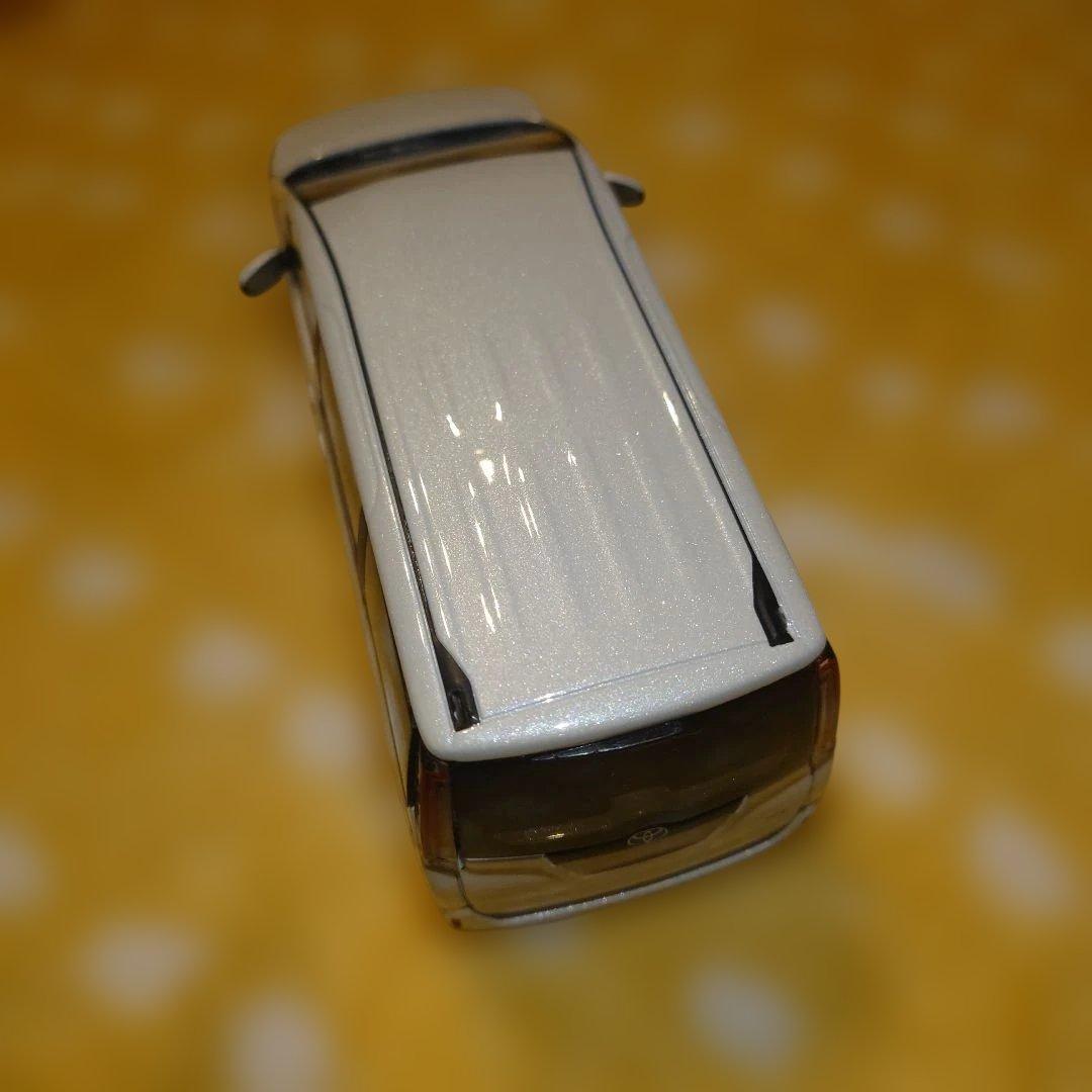 Esquire ミニカー 070 ホワイトパールクリスタルシャイン　模型