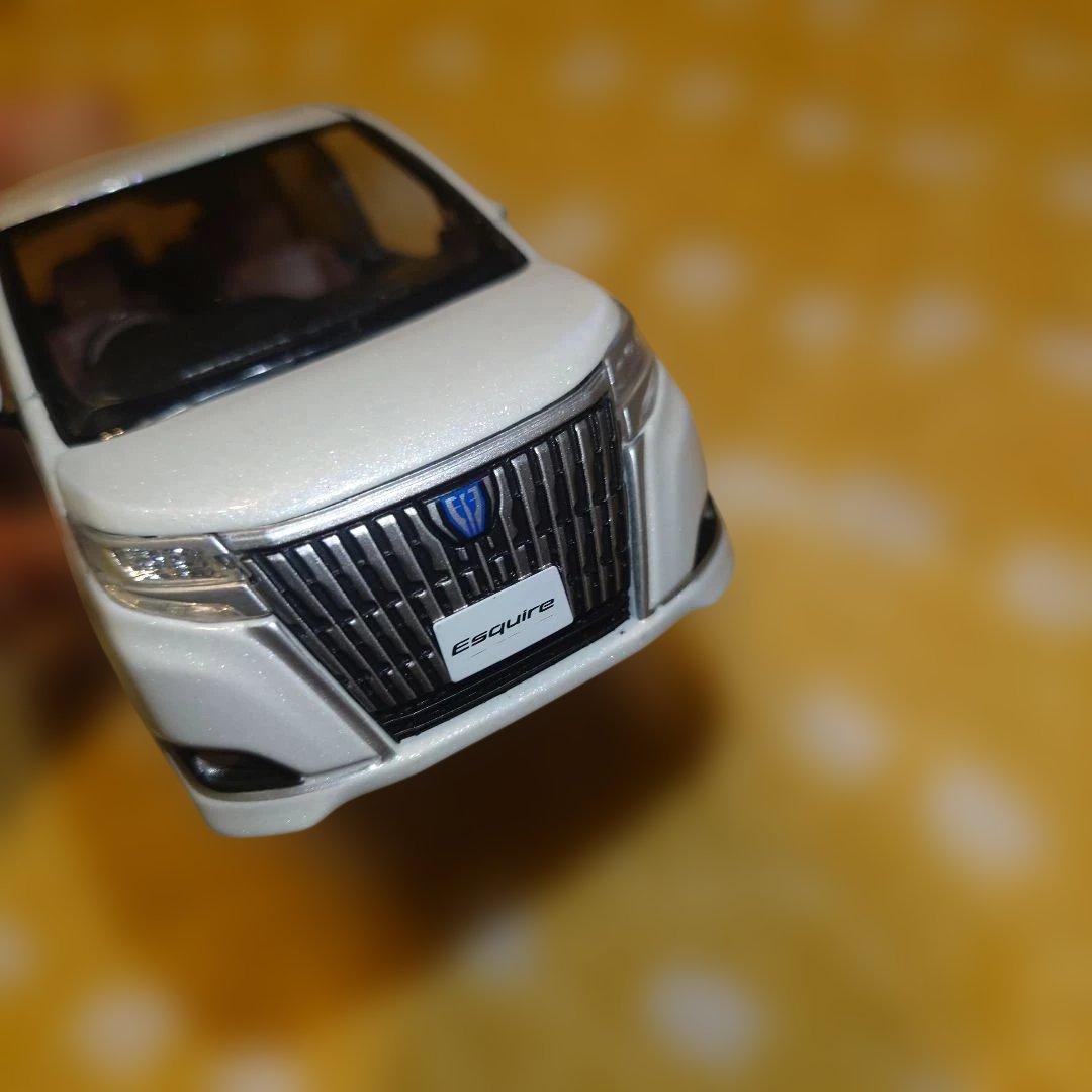 Esquire ミニカー 070 ホワイトパールクリスタルシャイン　模型