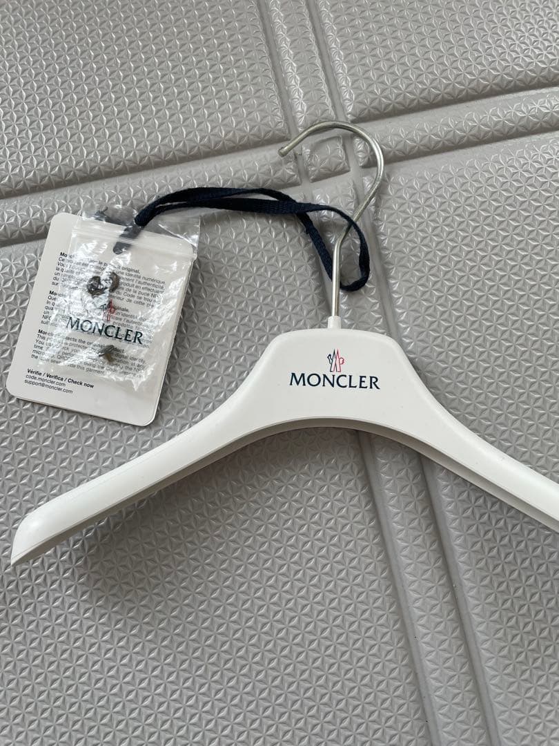 【新品未使用品】MONCLER ピンク ダウンベスト