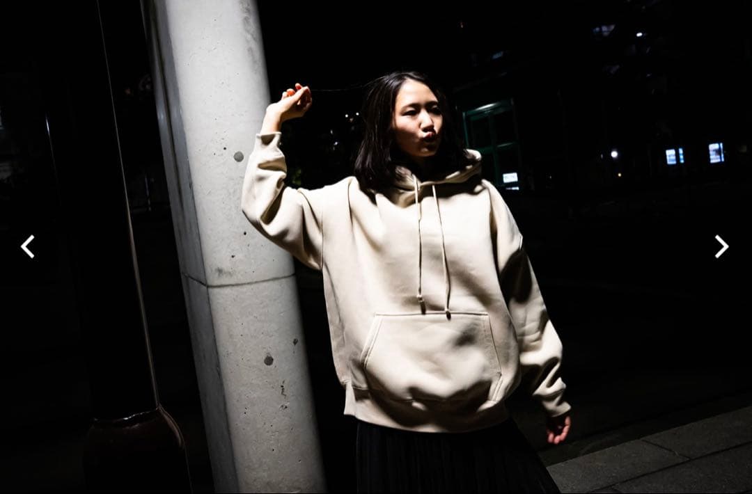 ニートと居候とたかさき NIT ベージュパーカー 黒ver.