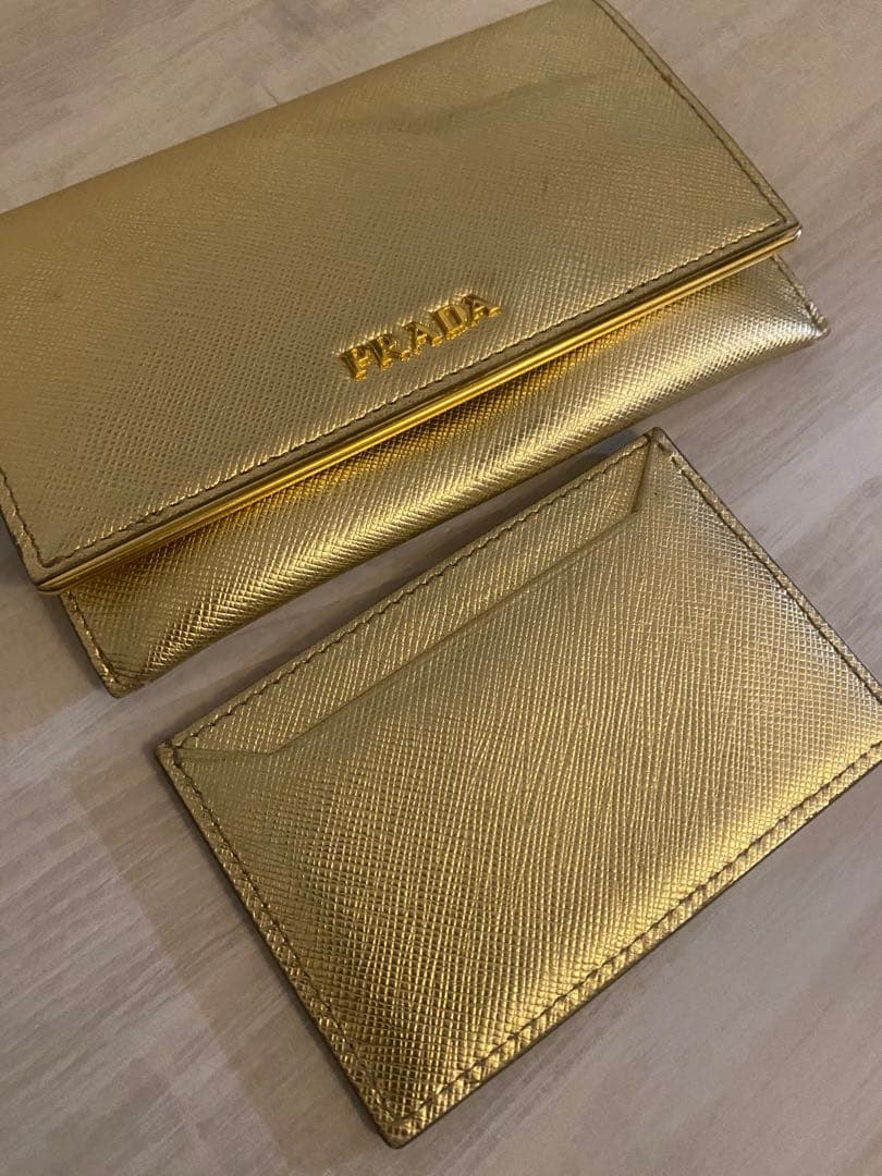 PRADA サフィアーノ　ゴールド 二つ折り財布 カードケース